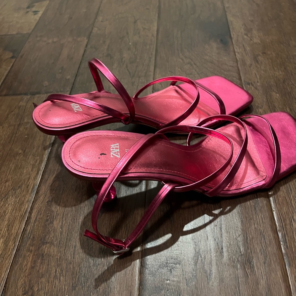 ZARA ~ ROUND HEELED SANDALS - Picture 7 of 10